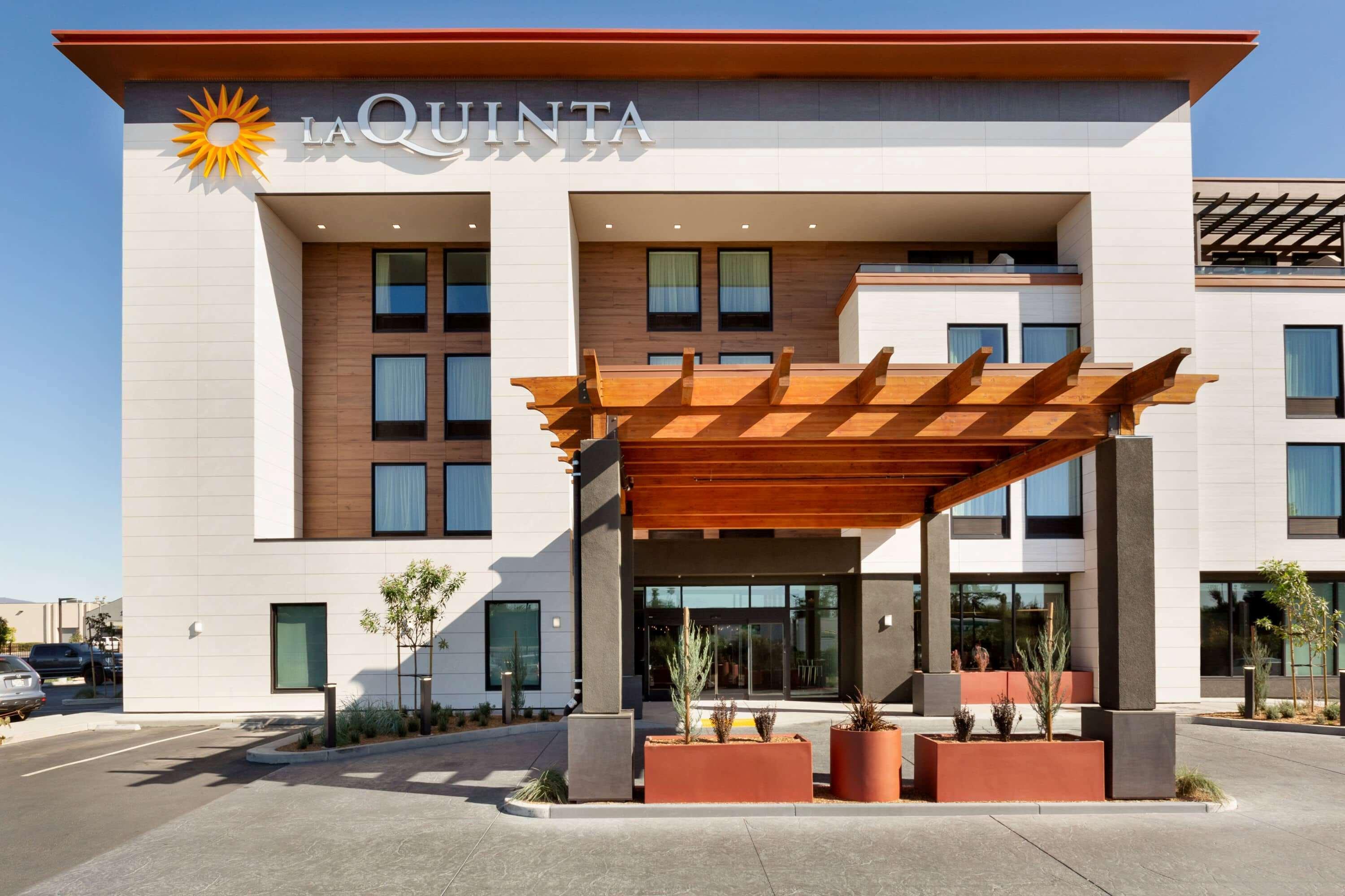 La Quinta Inn & Suites By Wyndham Santa Rosa Sonoma Exterior photo